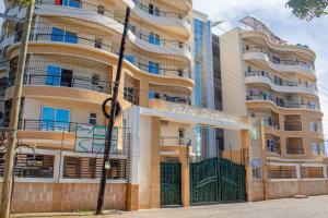 een groot gebouw met een poort ervoor bij Nyali Sea View 4 Beds Apartment With Pool in Mombasa
