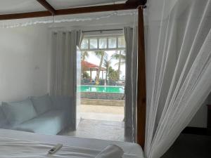 Katil atau katil-katil dalam bilik di Nico Beach Hotel