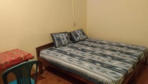 Un pat sau paturi într-o cameră la Laxmi Guest House (Arambol Beach)