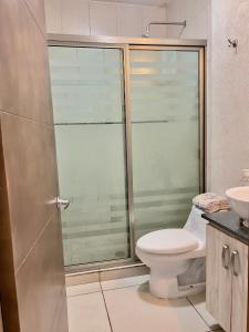 Vonios kambarys apgyvendinimo įstaigoje Habitación/Casa