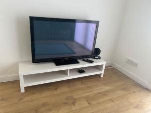 A television and/or entertainment centre at 3 bed, entire house sleeps 6 ideal for tradesmen A