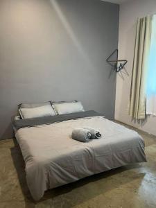 Llit o llits en una habitació de JW Homestay (ShopHouse Lv2)