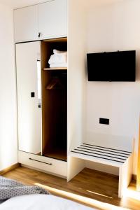 a bedroom with a closet with a tv in it at DOMKI NA LUZIE w górach PREMIUM , dla dorosłych i młodzieży in Spytkowice