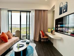 TV/trung tâm giải trí tại Hillside condo at Sunset town - Southern Phu Quoc