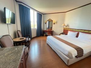 Rúm í herbergi á Wangcome Hotel