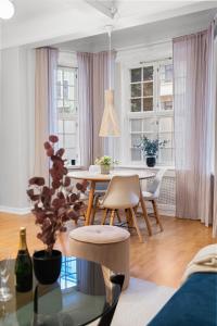 a living room with a dining room table and chairs at Modern apartment - Luxury neighborhood - 4 pax in Oslo