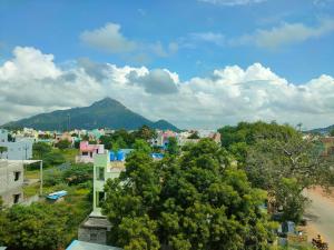 a view of a city with a mountain in the background at Pushpa Mahal A/C & Pushpa Residency in Tiruvannāmalai