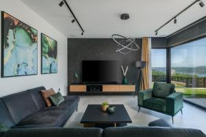 a living room with a couch and a tv at Villa Abba Rakalj - Meerblick, Luxus und Komfort an der Südostküste Istriens in Rakalj