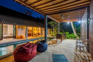 Bazén v ubytování Surya Villa Manggis nebo v jeho okolí