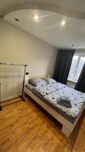 a bedroom with a bed in a room at Obolonskiy Prospekt Apartments 16Є in Kyiv