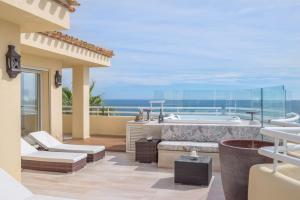 a balcony with a bath tub and a tub at Costaquebrada luxury penthouse in Málaga