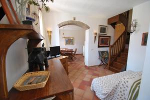 a living room with a staircase and a bedroom at Appartamento VIAROMA58 - Vicinissimo al mare con clima e posto auto in Marina di Campo