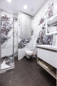 a bathroom with a shower and a toilet and a sink at Апартаменти на Кирилівська 37 in Kyiv