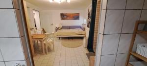 Ein Bett oder Betten in einem Zimmer der Unterkunft Private 1-2,5 -Zimmer-Wohnung mit Terrasse