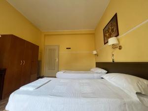 Voodi või voodid majutusasutuse Hotel Parini toas