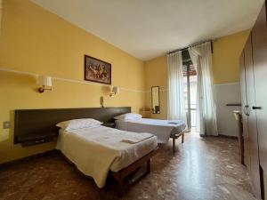 Voodi või voodid majutusasutuse Hotel Parini toas