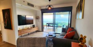 Μια τηλεόραση ή/και κέντρο ψυχαγωγίας στο דירת נופש נוף לכנרת