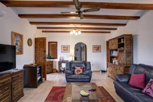 a living room with a couch and a table at Casa Miranda in Orba
