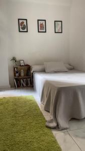 Postel nebo postele na pokoji v ubytování Cozy private bedroom in a compound