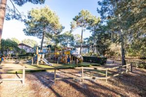 Legeområdet for børn på Maison pour 4 personnes près des golfs