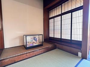 Televiisor ja/või meelelahutuskeskus majutusasutuses Hostel Miyagawa by Murasaki