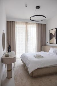 Ένα ή περισσότερα κρεβάτια σε δωμάτιο στο Beachfront Elegant 2BD Condo with Breathtaking Views -15AB01 +28 φωτογραφίες