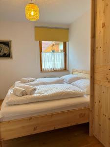 a bedroom with two beds with a window at SKI-TO-DOOR Sonnwiese in Bad Kleinkirchheim