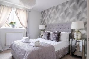 Posteľ alebo postele v izbe v ubytovaní Bibury House a lovely 2 bed house sleeps 4