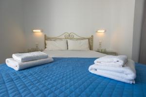 A bed or beds in a room at V-rooms in Milos Cyclades