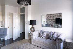 a living room with a couch and a fireplace at Luxury one bed Apartment in Carterton