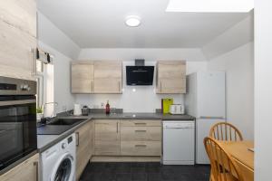 a kitchen with a sink and a dishwasher at Golfers Cottage close to beach, Monifieth and Carnoustie courses in Monifieth
