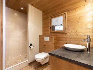 Ένα μπάνιο στο Appartement La Clusaz, 4 pièces, 8 personnes - FR-1-304-237
