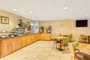 a restaurant with a counter and tables and chairs at York Microtel Inn & Suites by Wyndham in York