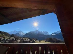 a view of the mountains from a window of a cabin at Ferienwohnung im Chalet Bergruh - Hasliberg Reuti in Hasliberg
