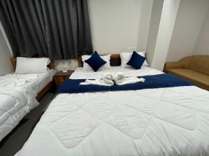 HOTEL HARE KRISHNA客房内的一张或多张床位