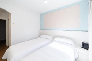 Postel nebo postele na pokoji v ubytování Hotel Alkazar