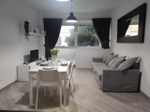 a living room with a table and a couch at Mamba House - 200 mt dal mare in Terracina