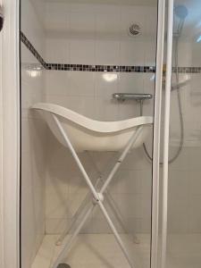 a shower with a white sink in a bathroom at appartement avec garage et terrasse in Bourges