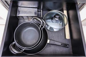 a frying pan and a mirror in a box at Greenwoods Apartments in Kampala