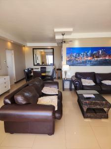 Χώρος καθιστικού στο Bikini Beach Manor