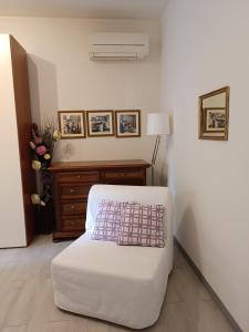 A bed or beds in a room at La Casetta - Near the sea & free parking