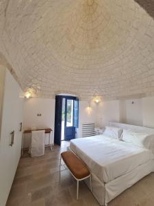 Postel nebo postele na pokoji v ubytování Borgofreddo Luxury Suite