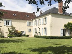 a man standing on the roof of a house at Au bois Noël - Le Cerisier in Lescherolles