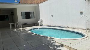a swimming pool in a house with a tile floor at Casa de 2 QUARTOS COM PISCINA in Balneário Camboriú
