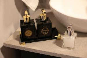 two black and gold soap dispensers on a bathroom counter at Pousada e Vinícola Boutique Bégamo - Vale dos vinhedos in Bento Gonçalves +53 photos