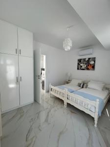 A bed or beds in a room at Maria's Apartments Még 37 kép