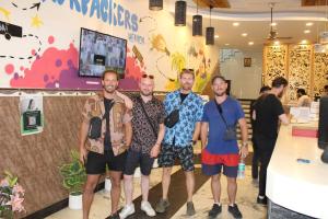 un grupo de hombres parados frente a una tienda en Hindustan by Backpackers Heaven Near New Delhi Railway Station en Nueva Delhi