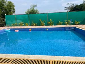 Swimmingpoolen hos eller tæt på Green Finch Resort