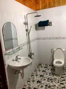 Phòng tắm tại MEKONG DANIEL HOMESTAY CAN THO