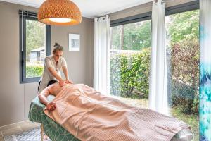Lázně a/nebo wellness v ubytování Camping-Village Vacances Les deux Étangs